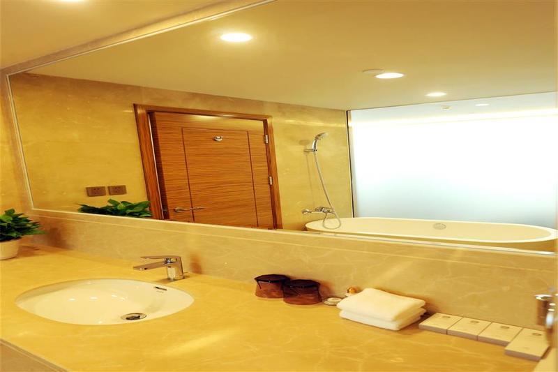 Shenzhen Baoan Plus Gems Cube Hotel Exterior foto
